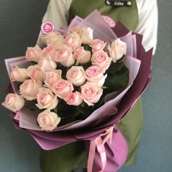 Бело-розовые розы 60 см (Россия) Артикул  347814ul